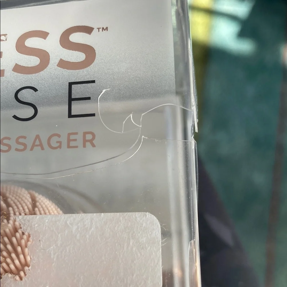 New in the box Finishing Touch Flawless Cleanse Facial Cleanser - Picture 7 of 9